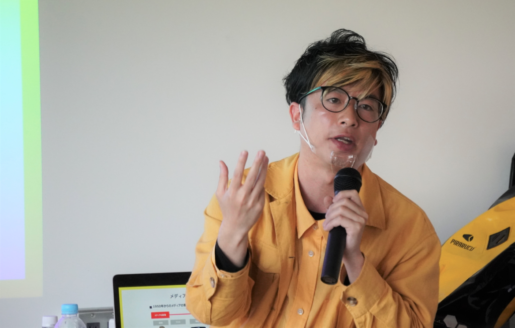 瀬戸内サニー氏による「Youtubeマーケティング基礎講座」の風景